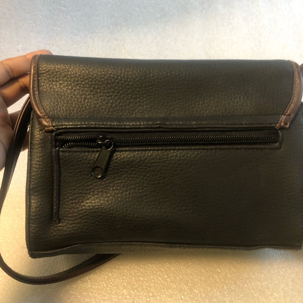 Cherokee Brown leather cross body purse - Picture 5 of 16